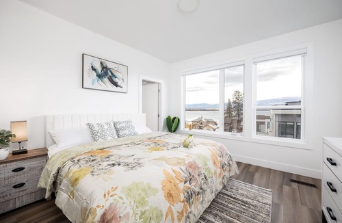 Central Okanagan House | Waterfront, Rftp Patio & Hottub