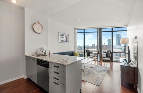 Bay Cloverhill Hotel | Burano Condos in Downtown Toronto