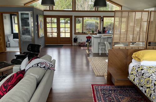 Salt Spring Island Apartment | Cozy Barn Loft