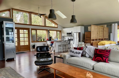 Salt Spring Island Apartment | Cozy Barn Loft