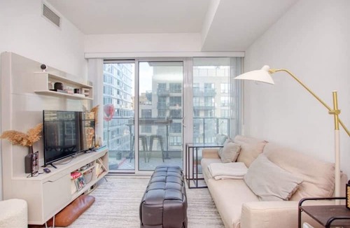 Garden District Apartment | Cozy 1 bedroom home in the heart of downtown Toronto