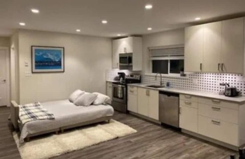 Halfmoon Bay House | A beautiful summer 1 brm cottage located in Halfmoon Bay Resort fully furnished.
