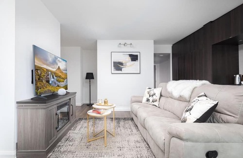 Deer Park Apartment | Waterfront Clair Avenue
