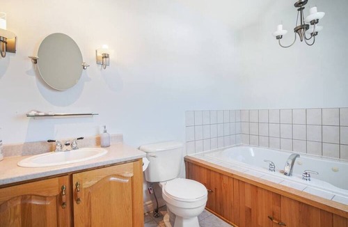 Paradise House | Peaceful Paradise -3 BDRM with beautiful Sunroom