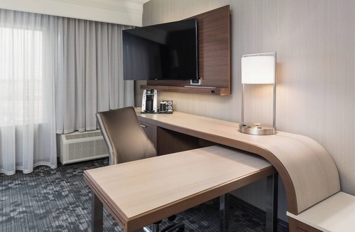 Vaughan Hotel | Courtyard by Marriott Toronto Vaughan