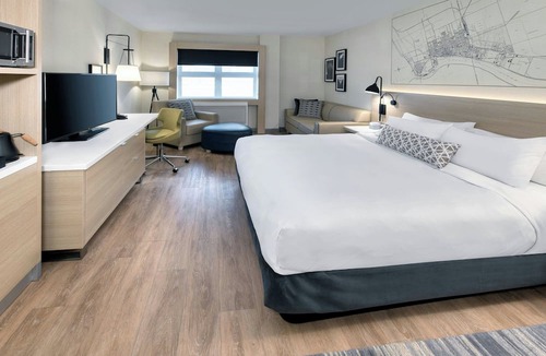 Sarnia Hotel | The Insignia Hotel, Sarnia, a Tribute Portfolio Hotel