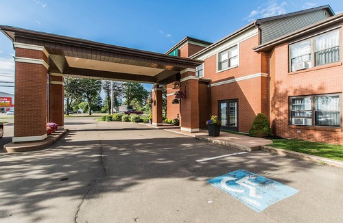 Summerside Hotel | Quality Inn & Suites Garden of the Gulf