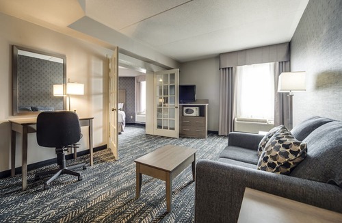 Airport Road Business Centre Hotel | Monte Carlo Inn - Brampton Suites
