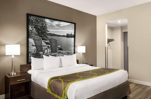 Sarnia Hotel | Super 8 by Wyndham Sarnia ON