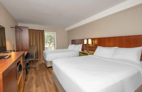 Cummings Hotel | Comfort Inn Ottawa East