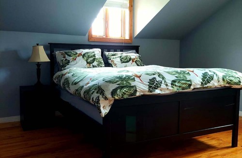 Saint-Jean-de-l'lle-d'Orleans Hostel | Auberge Le P'tit Bonheur - Hostel