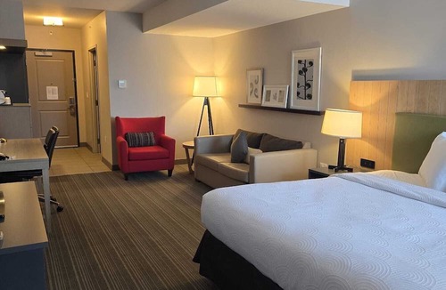 Cannifton Hotel | Country Inn & Suites by Radisson, Belleville, ON