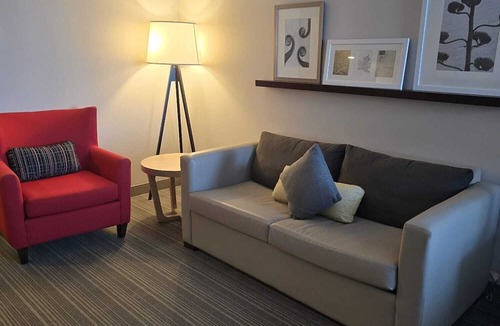Cannifton Hotel | Country Inn & Suites by Radisson, Belleville, ON