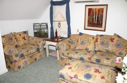 Peterborough House | Burleys Gardens and Suite