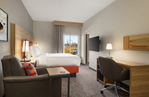 Collingwood Hotel | Candlewood Suites Collingwood by IHG