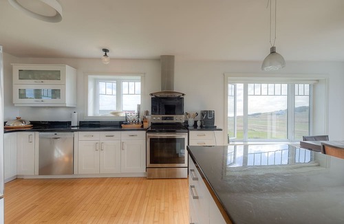 L'Ile-du-Havre-Aubert House | La Pausa, on the sea in Bassin, on the island of Havre Aubert