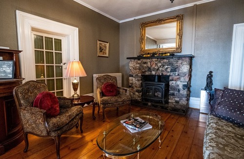 Westport Hotel | The Cove Inn