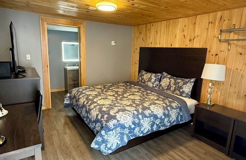 Shelburne Hotel | MacKenzie's Motel & Cottages