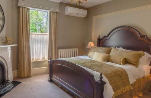 Gananoque Hotel | The Woodview Inn