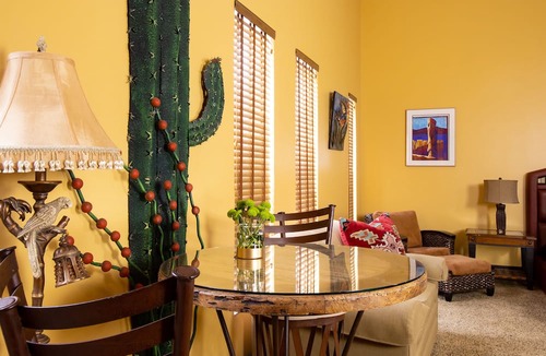 Chatham-Kent Hotel | Retro Suites Hotel