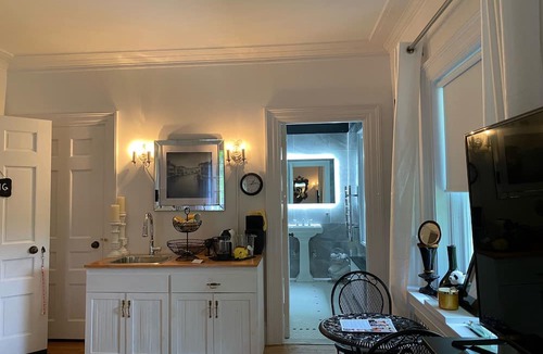 Port Dover Bed & Breakfast | Clonmel Castle
