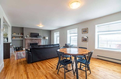 Bedford Apartment | Beautiful & Spacious Apt, AC