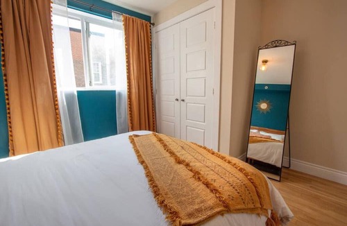 Plateau Mont Royal Apartment | Bohemian/2Bds/Rooftop/Terraces/Plateau/St-Denis/AC