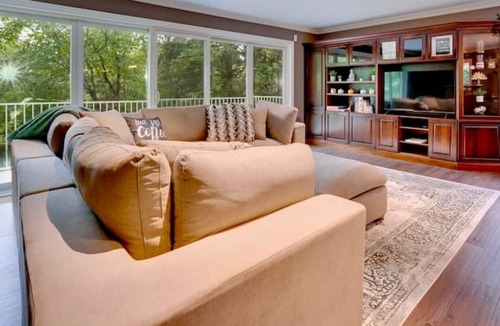 Mount Pleasant Villa | Villa on the Hill