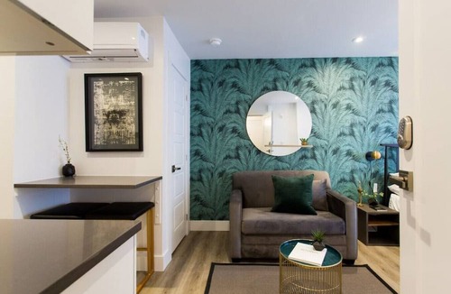 Little Italy Apartment | 6768 - 401 · Blue Tropics Studio in Little Italy with kitchen by Denstays