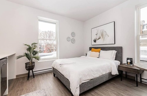 Plateau Mont Royal Apartment | St-Denis 209 · Amazing New Apartment Close to Mount Royal (Le Plateau) by Denstays