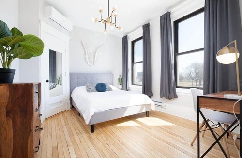 Plateau Mont Royal Apartment | MTLVR #17 | Stunning view on Mont-Royal mountain
