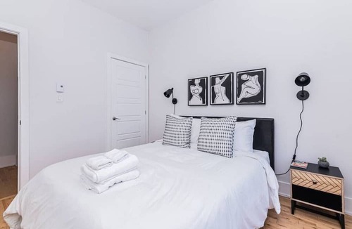 Plateau Mont Royal Apartment | New classy 2 bedroom apartment in Le Plateau by Denstays