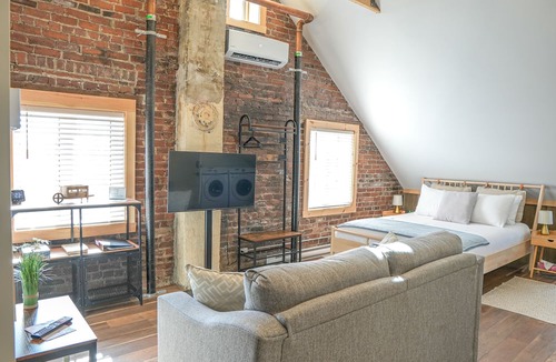 Saint-Raymond Apartment | Le Waynewright