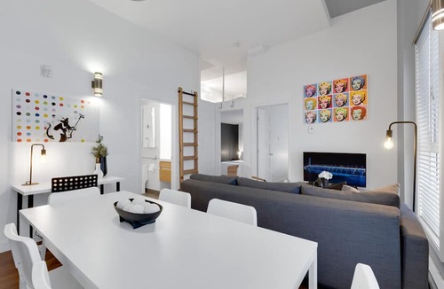 Milton Park Apartment | LiV MTL Main Plateau Urban Suites Near Downtown Montreal