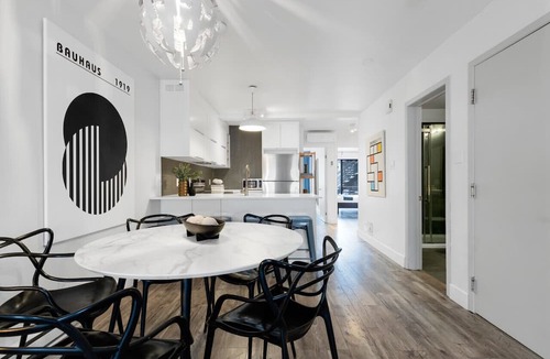 Plateau Mont Royal Apartment | LiV MTL Urban Spacious Group Suites Near Downtown Montreal