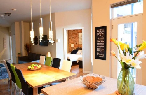 Plateau Mont Royal Apartment | Sunny Top Floor - Terrace - 4 bedrooms + 3 bathrooms - WiFi + possible parking!