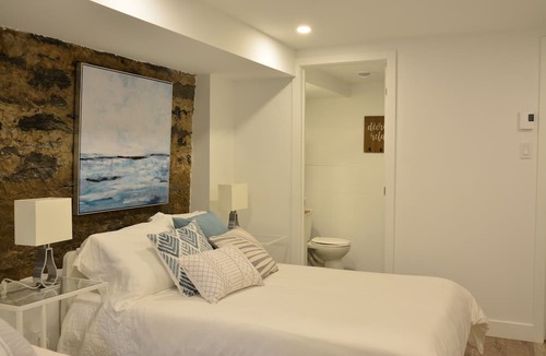 Plateau Mont Royal Apartment | FALL & WINTER SPECIAL! Huge Ground Floor apt with Courtyard - 5 bed + 6 bath
