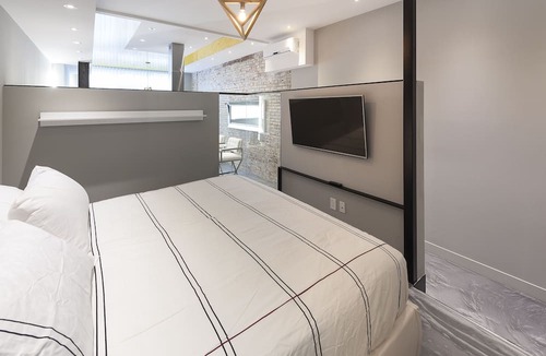 Milton Park Apartment | Vibrant Loft near Plateau Mont Royal and Festivals