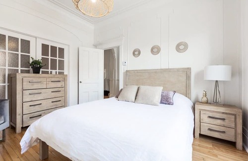 Mile End Apartment | MTLVR #05 | Mile-End flat, steps to Shops & Dining