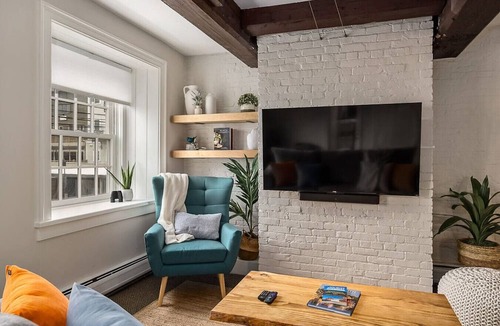 Portsmouth Apartment | The Tugboat - KingBed, Waterfront! Parking!