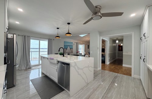 Valentia Cottage | Lake Scugog Waterfront Escape with BBQ, Canoes and Kayaks