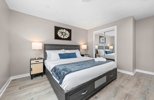 Dufferin Grove Apartment | Modern Suite Near Little Italy Walk to Transit