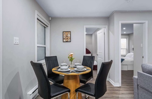 Grange Park Apartment | Stylish Suite Near Trinity Bellwoods & Little Italy