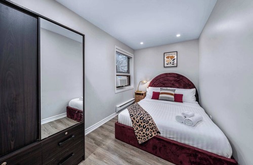 Grange Park Apartment | Stylish Suite Near Trinity Bellwoods & Little Italy