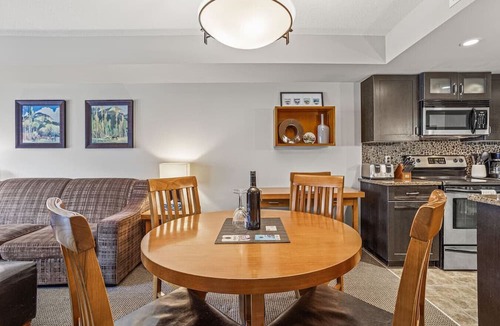 Dead Man's Flats Condo | Cozy Oasis: 2BR w/Hot Tub & Gym, 10 Mins to DT