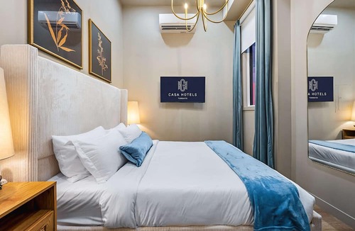 Grange Park Apartment | The McCaul by Casa Hotels - Queen Suite, Near AGO
