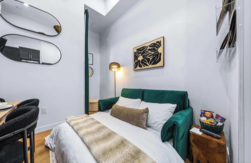 Grange Park Apartment | The McCaul | Your Downtown Suite Stay Near AGO