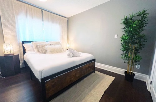 South London Apartment | Chic Boho Retreat | Minutes from Downtown London
