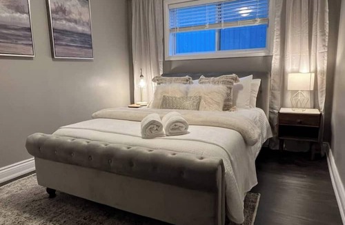 South London Apartment | Chic Stay | Walk to Covent Garden & Hyland Cinema