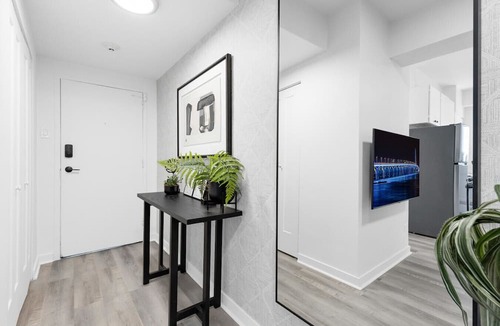 Milton Park Apartment | The Sherbrooke Suite